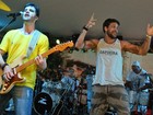 Ex-BBB Diogo dança muito em show da banda A Zorra em Salvador
