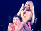 Joe Jonas ganha dança sensual de Britney Spears em show
