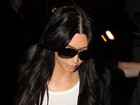 Kim Kardashian aparece sem aliança em aeroporto nos Estados Unidos