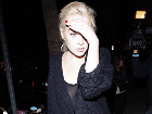 Lindsay Lohan badala em bar de Los Angeles antes de voltar para a prisão