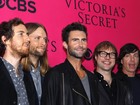 Integrantes do Maroon 5 vão ao ‘Victoria's Secret Fashion Show’