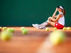 De férias, Carolina Oliveira faz aulas de tênis: 'Mas não quero mudar o corpo'