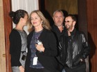 Com sua mulher, Ringo Starr deixa hotel rumo ao segundo show em SP