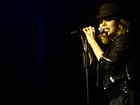 Sandy enfrenta rouquidão para cantar Michael Jackson em São Paulo