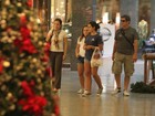Raul Gazolla visita a árvore de Natal de um shopping do Rio
