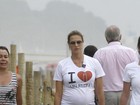 Piovani faz caminhada com camisa em homenagem a Angelina Jolie