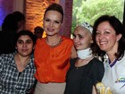 Eliana vai à festa de ONG que cuida de crianças com câncer