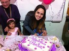 Grávida, Perlla ganha festa surpresa da mãe no aniversário