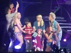 Britney Spears encerra turnê com família no palco