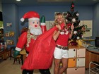 Mamãe Noel: Adriane Galisteu doa brinquedos a crianças com câncer