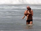 Nalbert curte praia com a filha no Rio