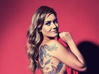 Luize Altenhofen posa nua para revista e exibe suas tatuagens