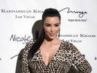 Superdecotada, Kim Kardashian inaugura loja em Las Vegas