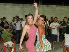 Ex-BBB Michelly cai no samba em São Paulo