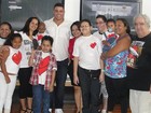 Ronaldo Fenômeno doa Kit de Natal para crianças com câncer