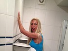 David Brazil fotografa Popozuda no banheiro masculino: 'Ela é ele?'