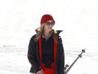 Kate Hudson aproveita férias esquiando com a família