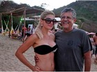 Antônia Fontenelle exibe boa forma em dia de praia com Marcos Paulo