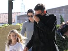 David Arquette esconde o rosto em passeio com a ex Courteney Cox