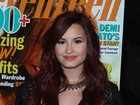 Demi Lovato autografa revista na Califórnia