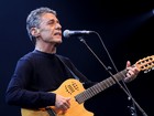 Chico Buarque esquece letra de música durante show, diz jornal