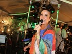 Sem tempo ruim! Claudia Leitte canta para multidão em micareta no Rio