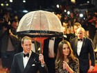 Príncipe William e Kate Middleton mostram elegância em première
