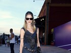 Yasmin Brunet usa roupa da mãe para ir ao Fashion Rio