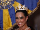 Scheila Carvalho é coroada rainha de escola do Rio e mostra demais