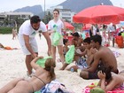 Cecília Dassi e Thierry Figueira apoiam campanha por praia limpa