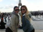 Em Paris, Miss Bumbum posa em frente à Torre Eiffel