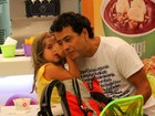 Marcos Palmeira se diverte com a filha em shopping no Rio