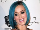 Separada, Katy Perry reaparece na noite de cabelos azuis