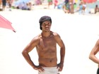 Ronaldinho Gaúcho joga futevôlei em praia do Rio e faz a festa de fãs