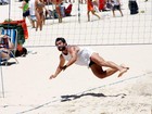 Thierry Figueira joga vôlei em praia do Rio
