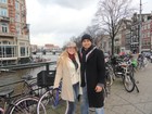 Ana De Biase comemora 11 anos de casada com viagem a Europa. Fotos!