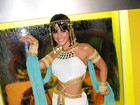 Babi Rossi comemora aniversário vestida de Cleópatra