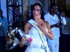 Mulher de Alexandre Frota recebe faixa de musa de escola paulista