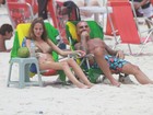 Christian Audigier curte praia com namorada no Rio