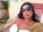 Scheila Carvalho posta foto em dia de praia: 'Intensificando o bronze'