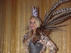 Monique Evans é coroada rainha de baile gay em Salvador