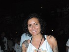 De barriguinha de fora, filha de Vera Fischer curte bloco em Salvador