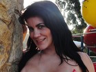 Atriz pornô Bruna Ferraz checa últimos detalhes em escola de samba
