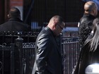 Ex-marido de Whitney Houston deixa funeral antes do fim, diz site