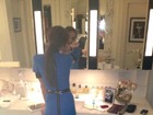 Victoria Beckham posta foto se maquiando no banheiro de casa