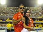 Alexandre Frota vai com a mulher ao desfile das campeãs no Rio