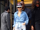 Rihanna usa botas de cano longo em Londres
