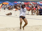 Thierry Figueira dá show no futevôlei em praia do Rio