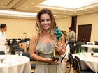 Site elege Viviane Araújo a melhor rainha do carnaval 2012