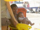 Ex-jogador Leonardo curte dia de sol na praia com a família